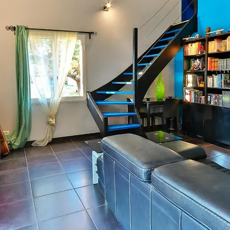 Holiday home La Maison Bleue L'Isle-sur-la-Sorgue